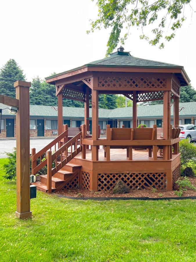 Viking Arms Inn - Ludington Buitenkant foto